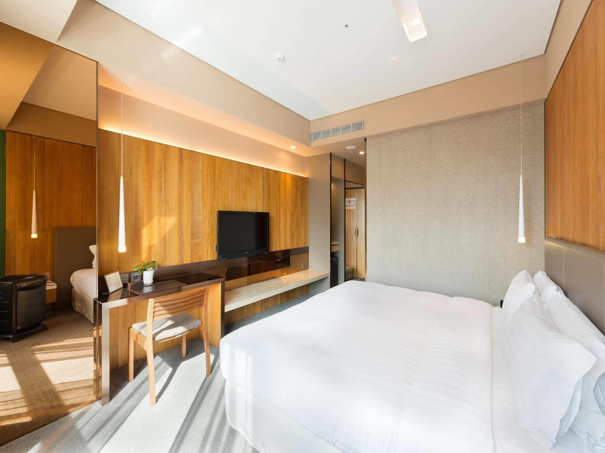 Home Hotel Taipei Bagian luar foto