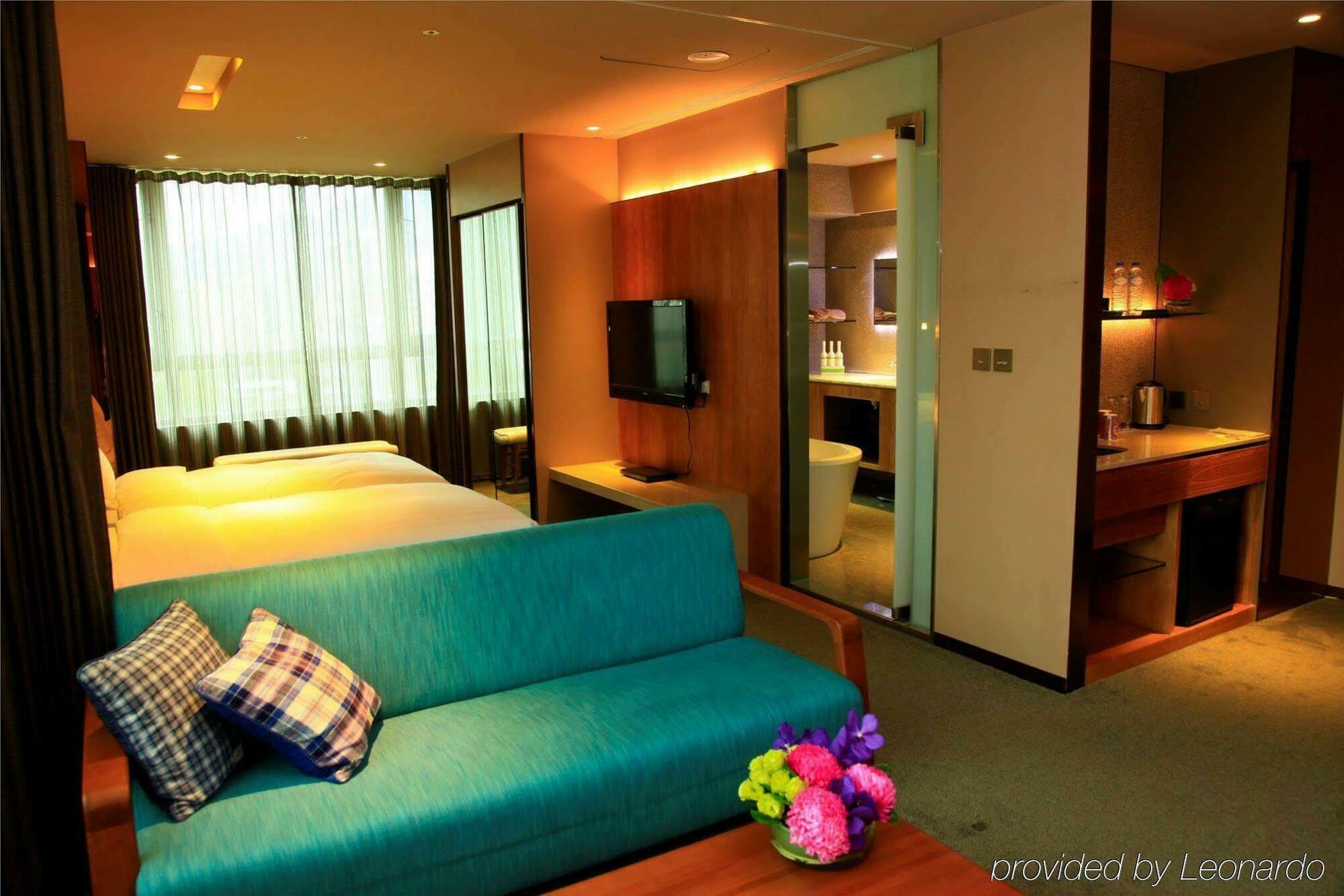 Home Hotel Taipei Bagian luar foto